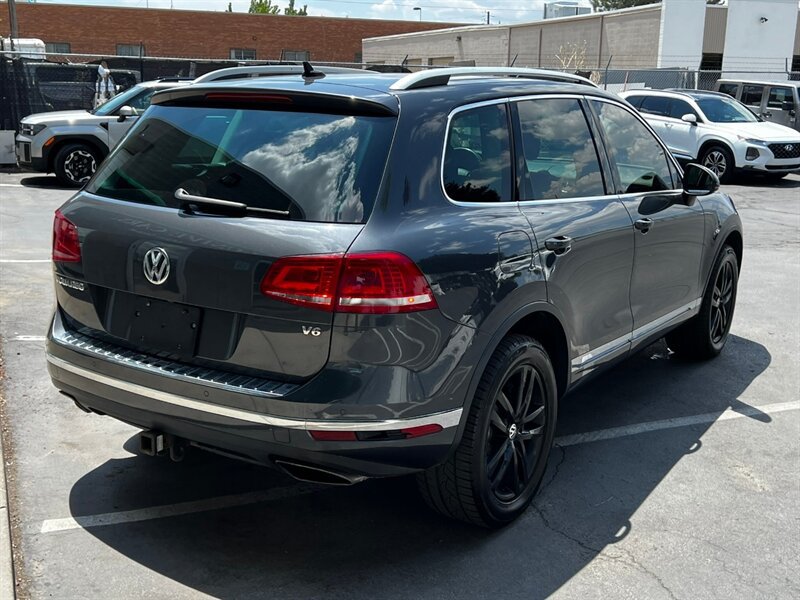 Used 2016 Volkswagen Touareg VR6 AWD/4WD image 7