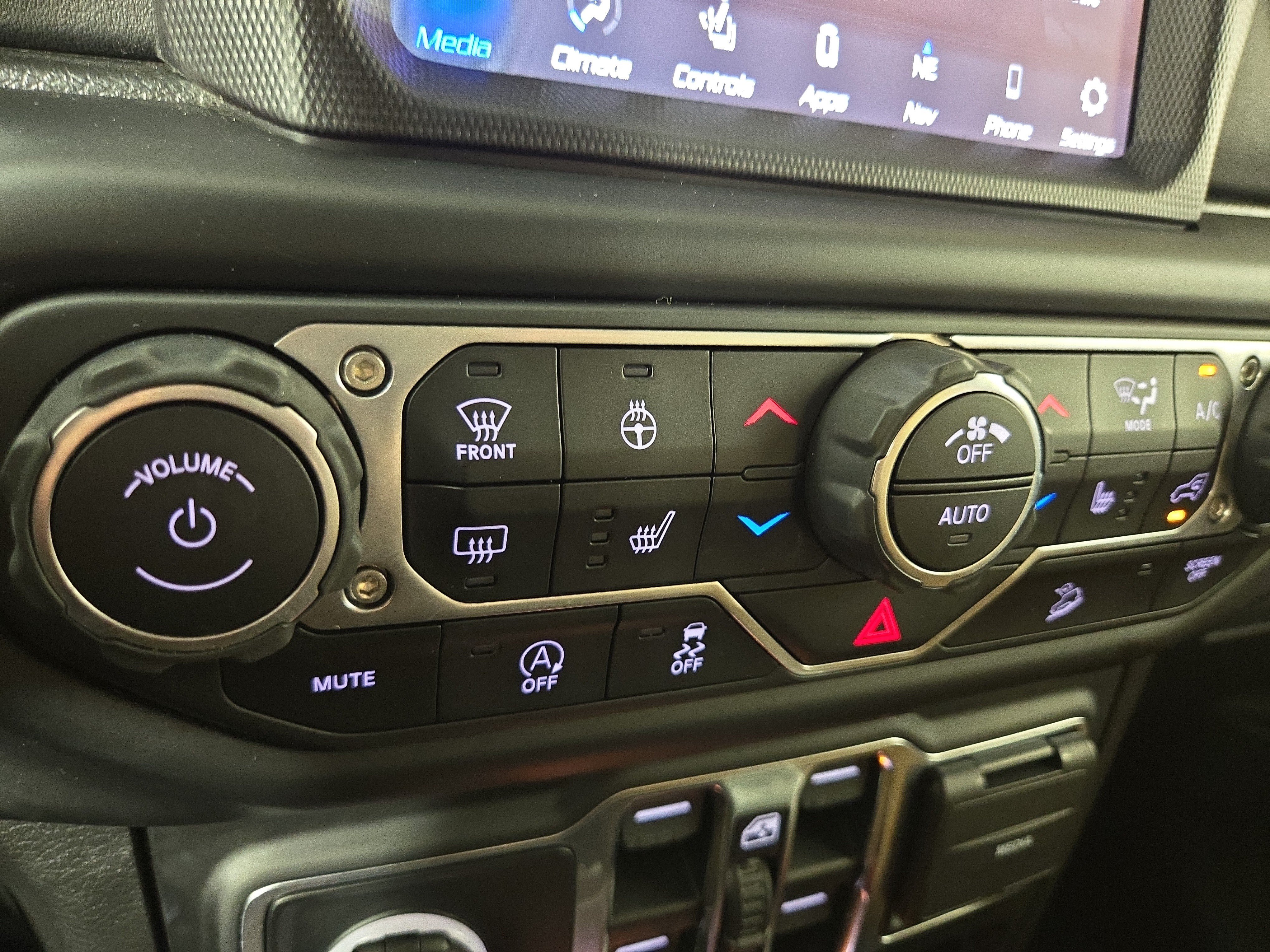 Used 2020 Jeep Wrangler Unlimited Sahara AWD/4WD image 26