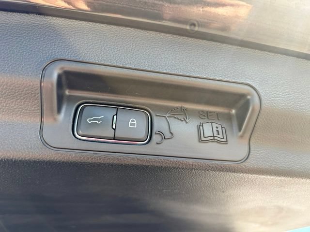 Used 2024 Ford Explorer Limited AWD/4WD image 35