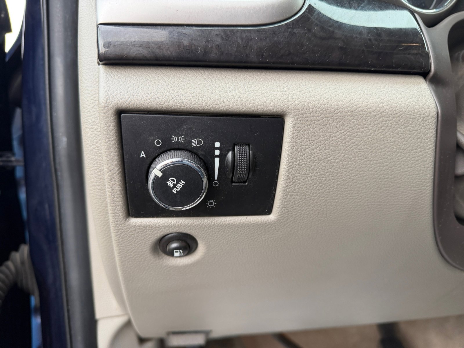 Used 2012 Jeep Grand Cherokee Laredo AWD/4WD image 12