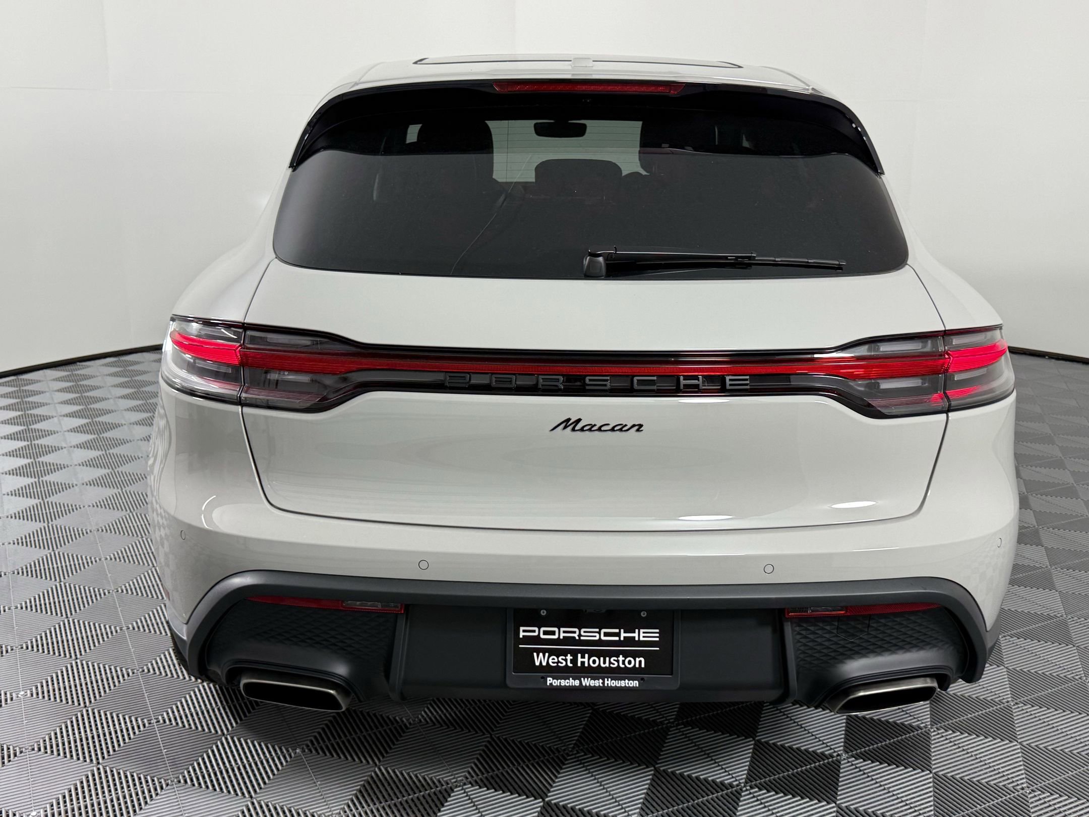 New 2025 Porsche Macan image 10