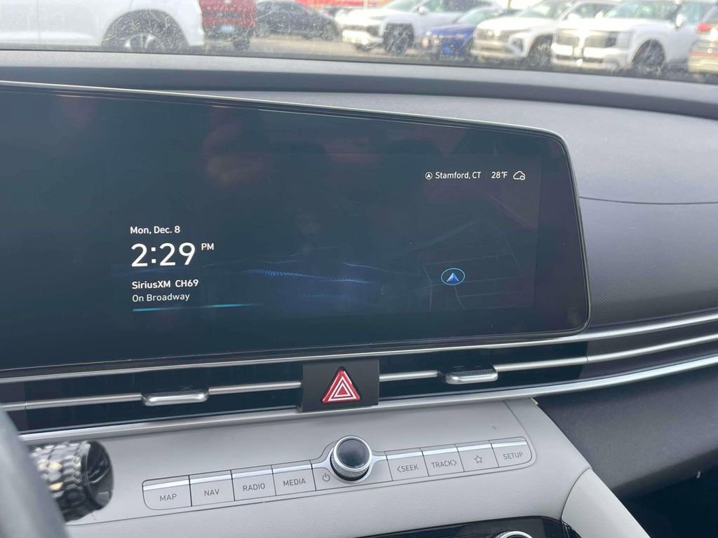 Used 2023 Hyundai Elantra Limited image 28