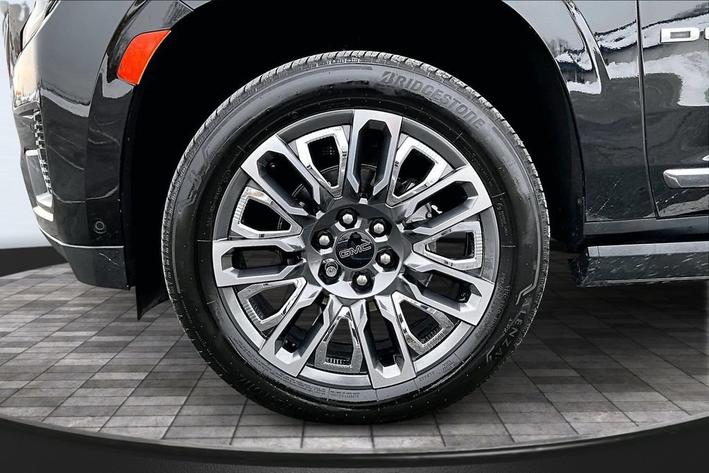 Used 2023 GMC Yukon XL Denali Ultimate AWD/4WD image 9