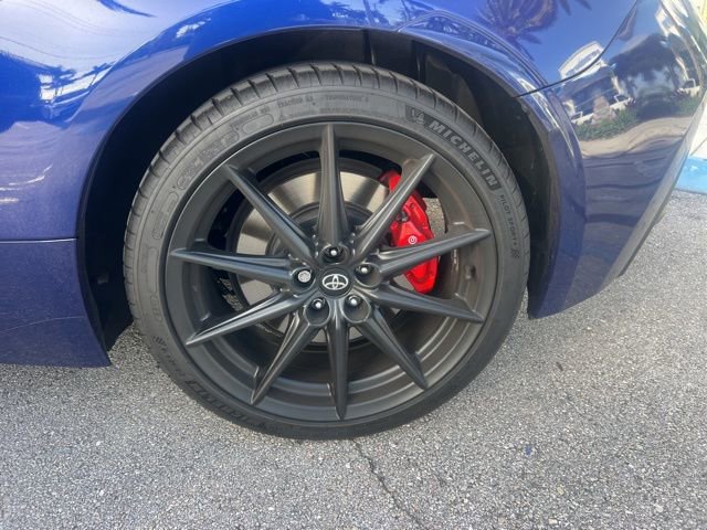 Used 2025 Toyota GR86 Premium w/ Performance Package image 13