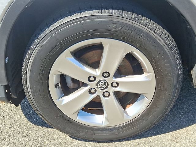 Used 2015 Toyota RAV4 XLE AWD/4WD image 8