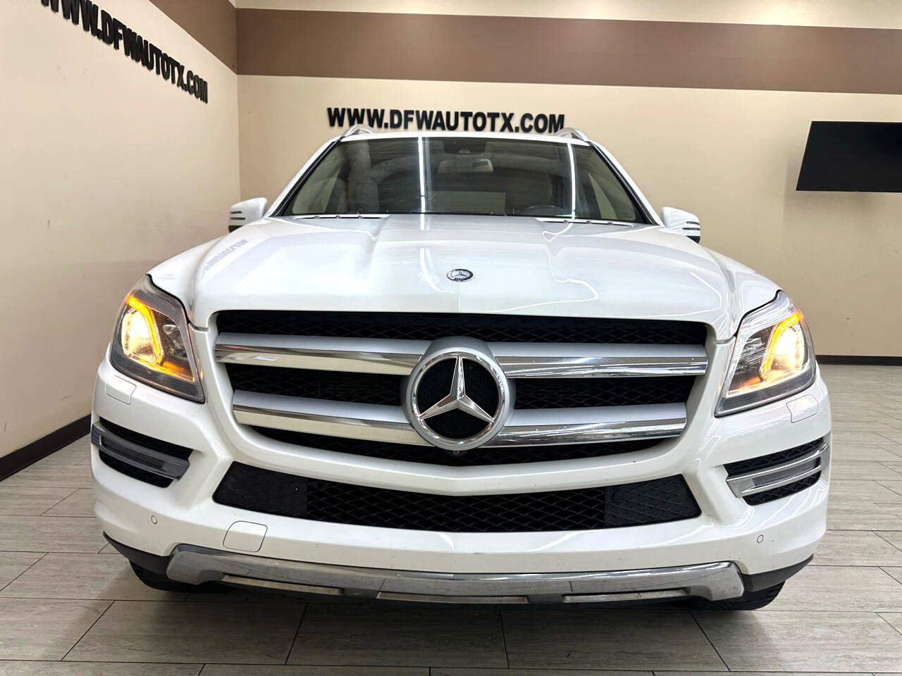 Used 2016 Mercedes-Benz GL 450 4MATIC w/ Premium I Package image 3