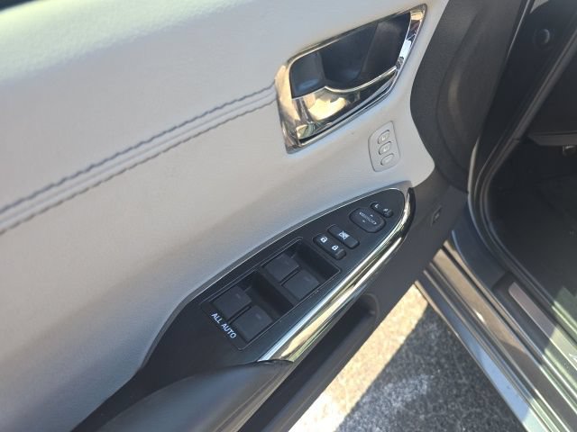 Used 2018 Toyota Avalon Limited FWD image 12