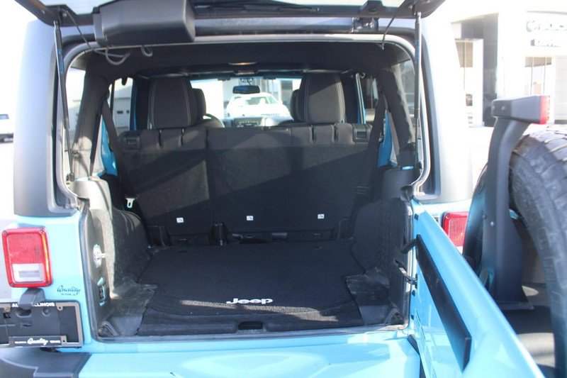 Used 2017 Jeep Wrangler Unlimited Sahara w/ Connectivity Group image 7