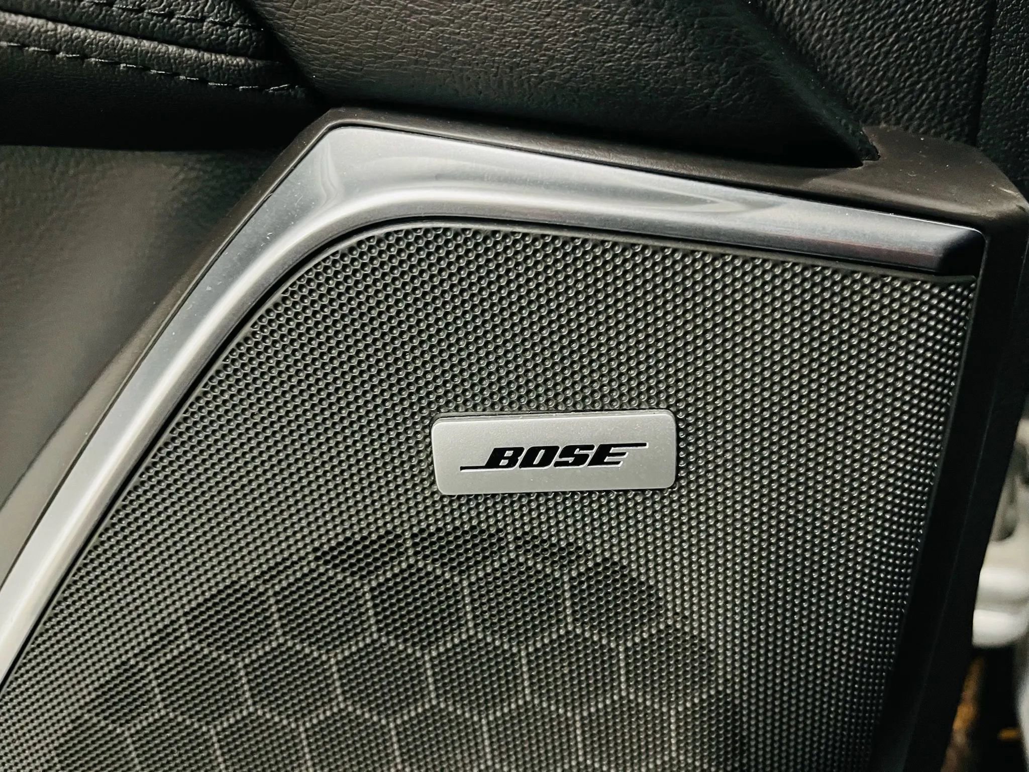 Used 2018 Cadillac Escalade Premium Luxury image 28