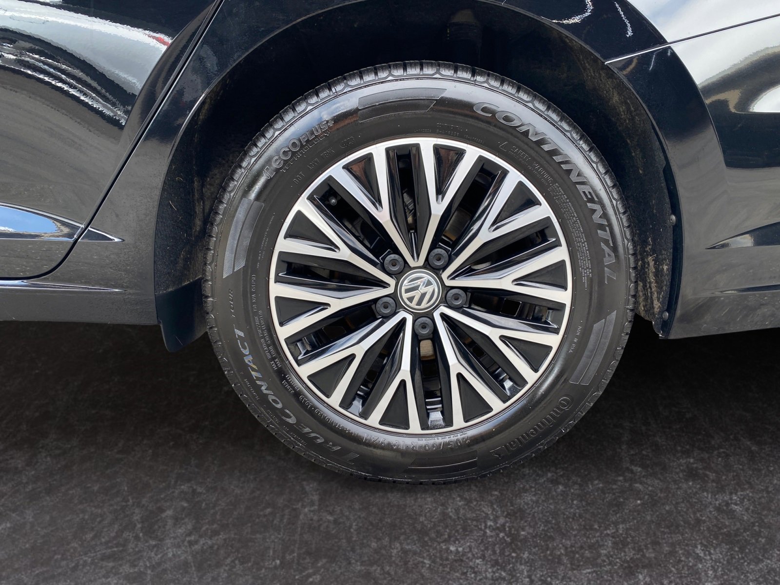 Used 2019 Volkswagen Jetta SE w/ Cold Weather Package image 10