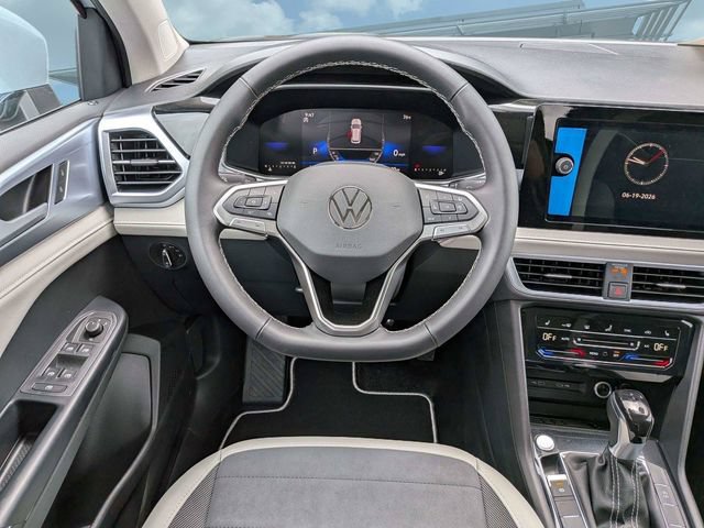 New 2026 Volkswagen Taos SE FWD image 16