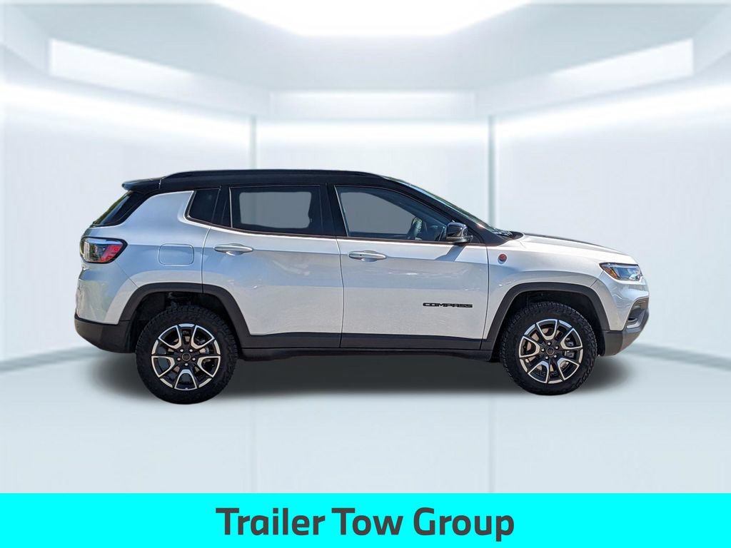Used 2025 Jeep Compass Trailhawk w/ Trailer Tow Group AWD/4WD image 9