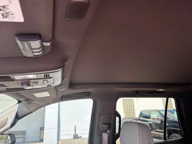 Used 2024 GMC Yukon SLT w/ SLT Luxury Package AWD/4WD image 55