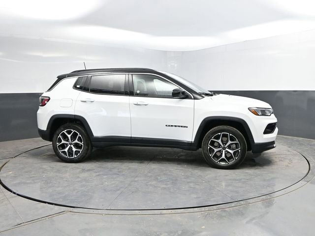 Used 2026 Jeep Compass Limited AWD/4WD image 12