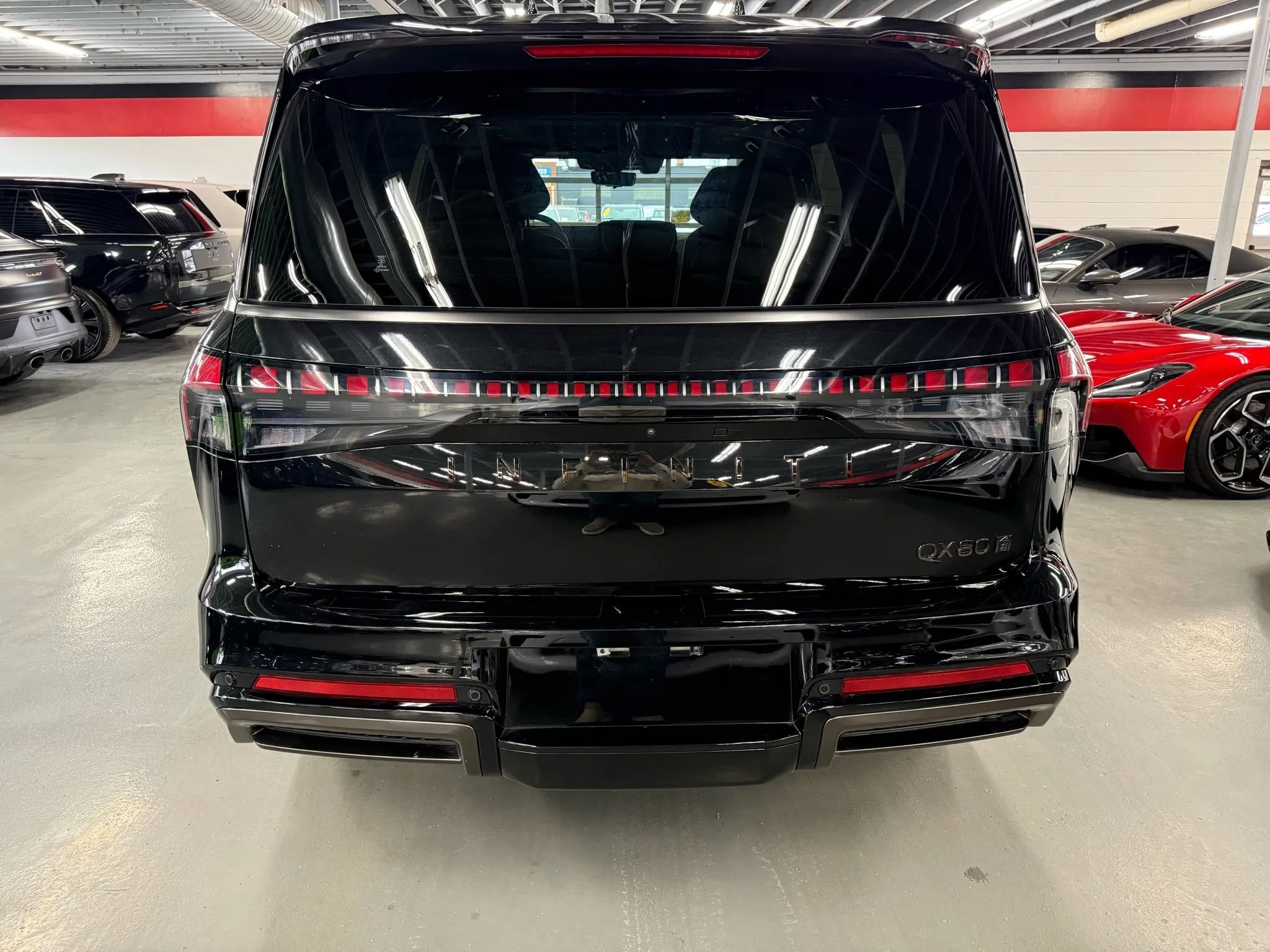 Used 2025 INFINITI QX80 Autograph w/ Premium Cargo Package image 6