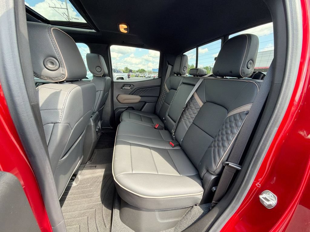 Used 2025 GMC Canyon Denali AWD/4WD image 30