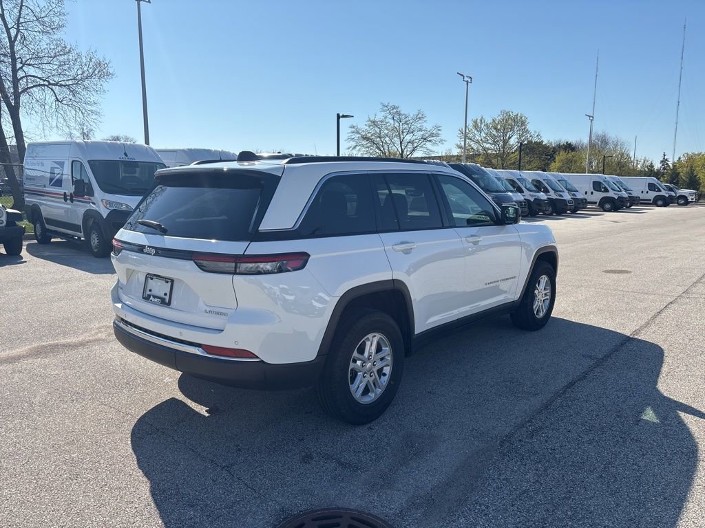 Used 2024 Jeep Grand Cherokee Laredo image 6