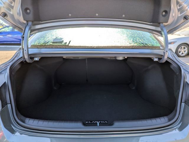 Used 2025 Hyundai Elantra Limited image 33