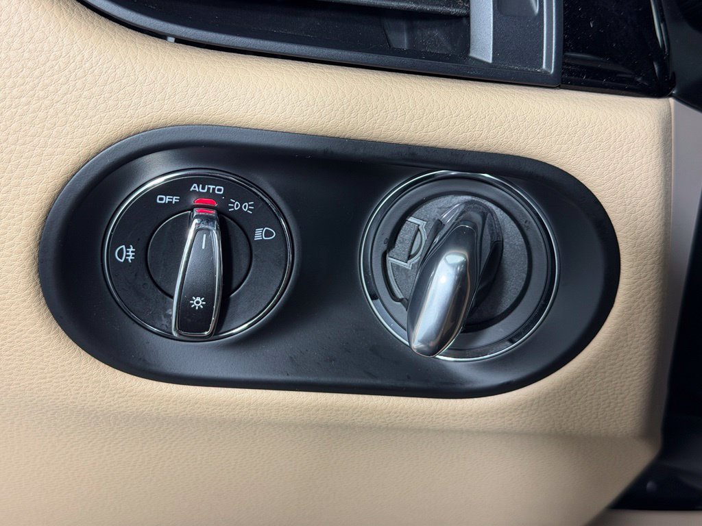 Certified 2024 Porsche Macan S AWD/4WD image 30