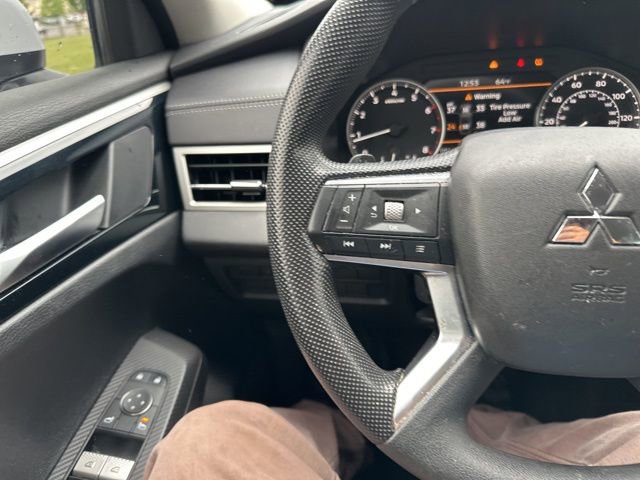 Used 2023 Mitsubishi Outlander ES AWD/4WD image 38