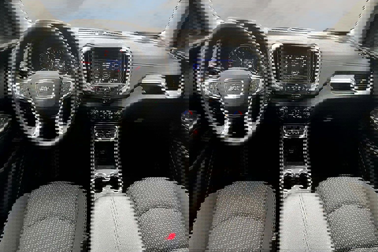 Used 2024 GMC Terrain SLE w/ Driver Convenience Package image 7