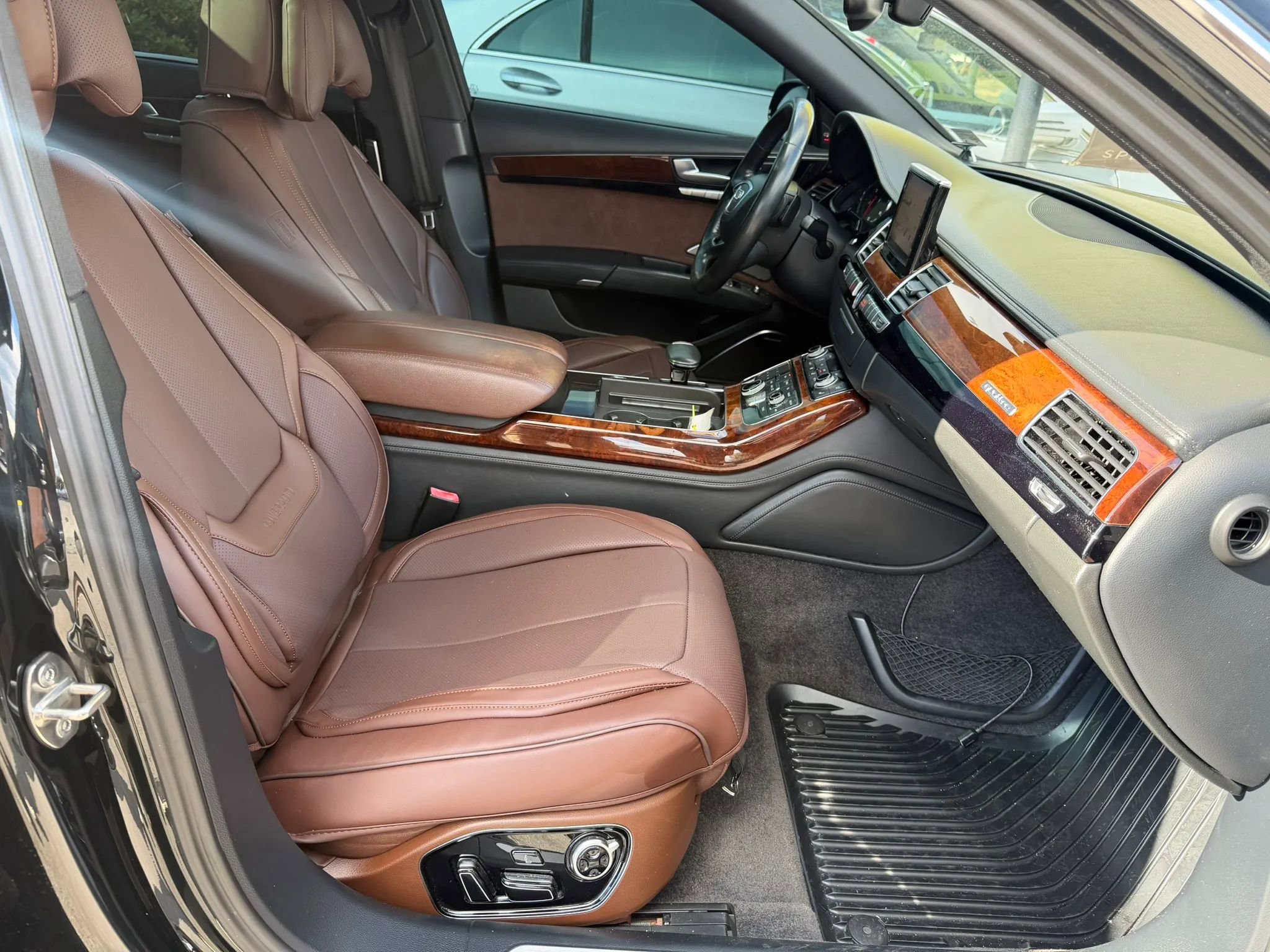 Used 2012 Audi A8 L 4.2 image 8