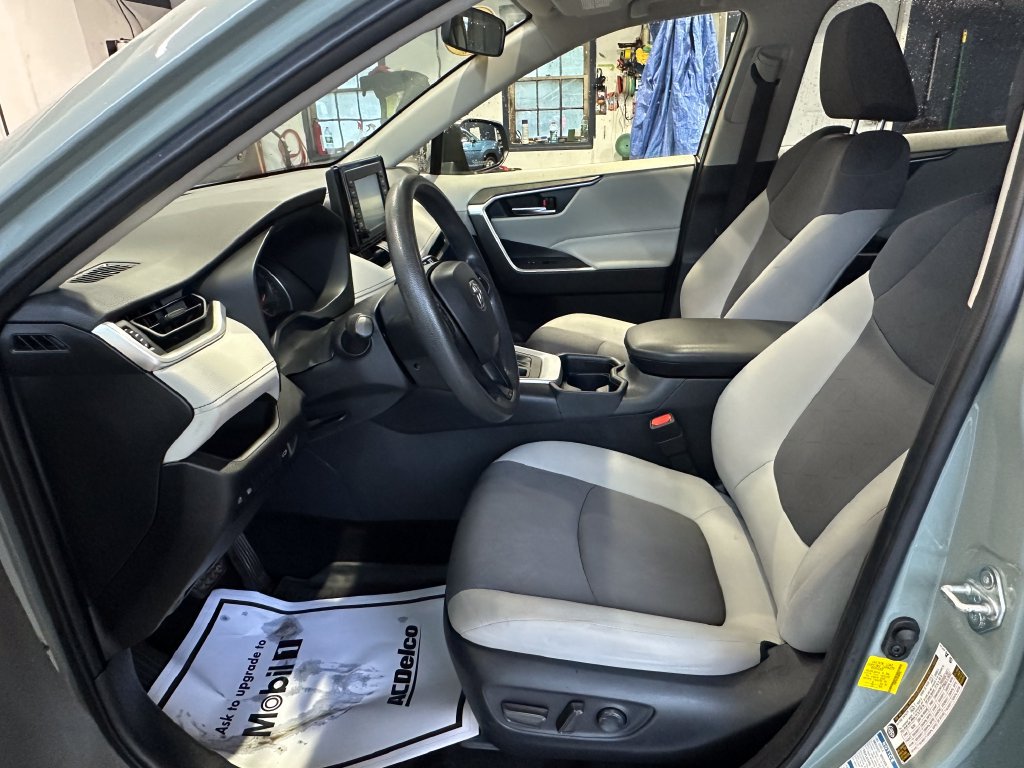 Used 2019 Toyota RAV4 XLE w/ Convenience Package AWD/4WD image 9