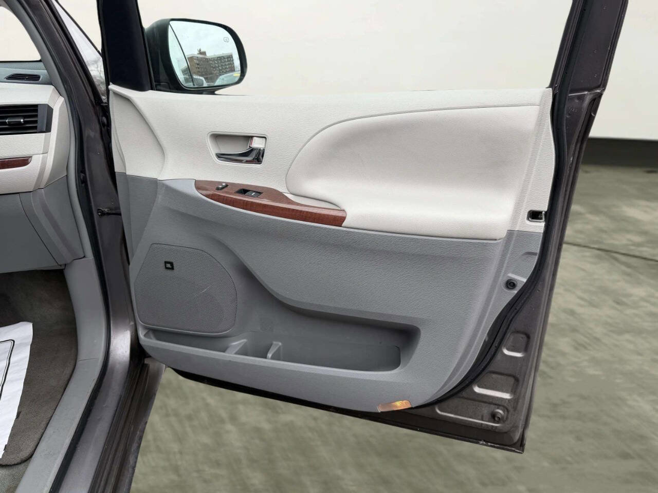 Used 2014 Toyota Sienna XLE w/ XLE Premium Package image 20