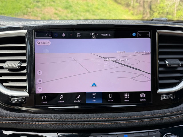 Used 2022 Chrysler Pacifica Pinnacle AWD/4WD image 30