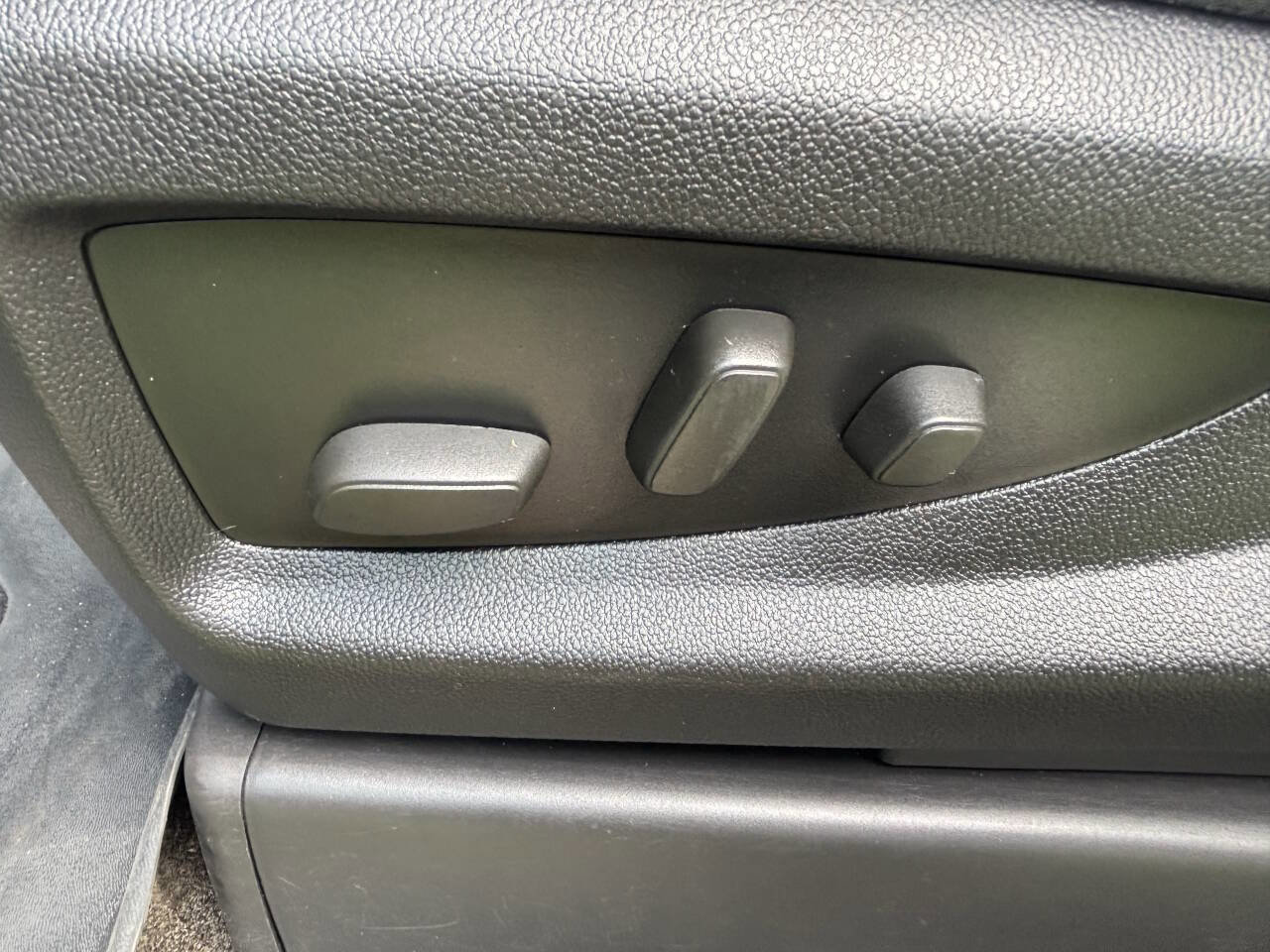 Used 2014 Chevrolet Silverado 1500 LT w/ LT Convenience Package image 18