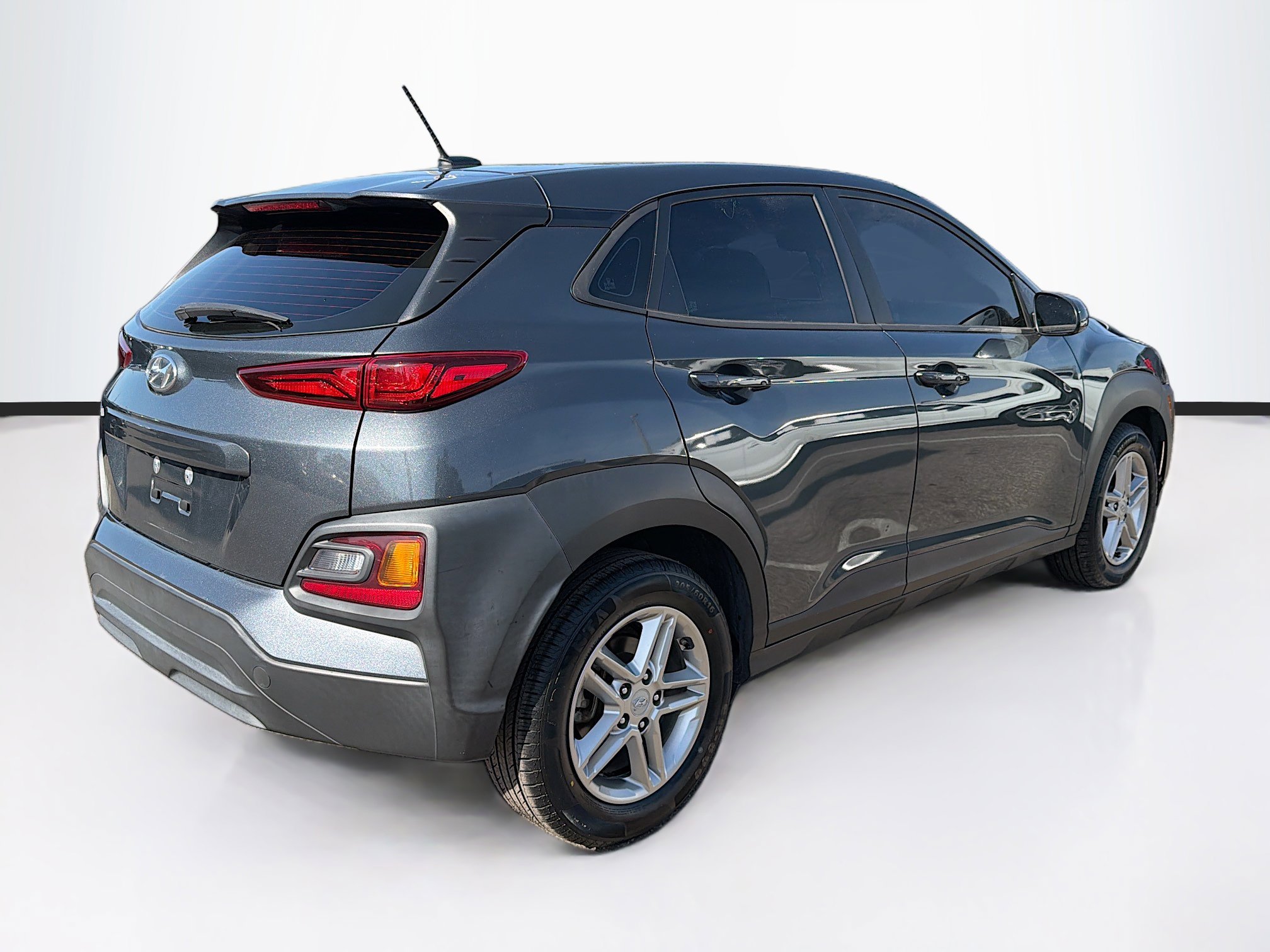 Used 2021 Hyundai Kona SE image 3