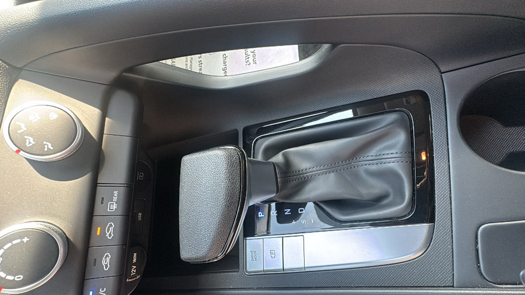 Used 2025 Hyundai Elantra SE FWD image 23