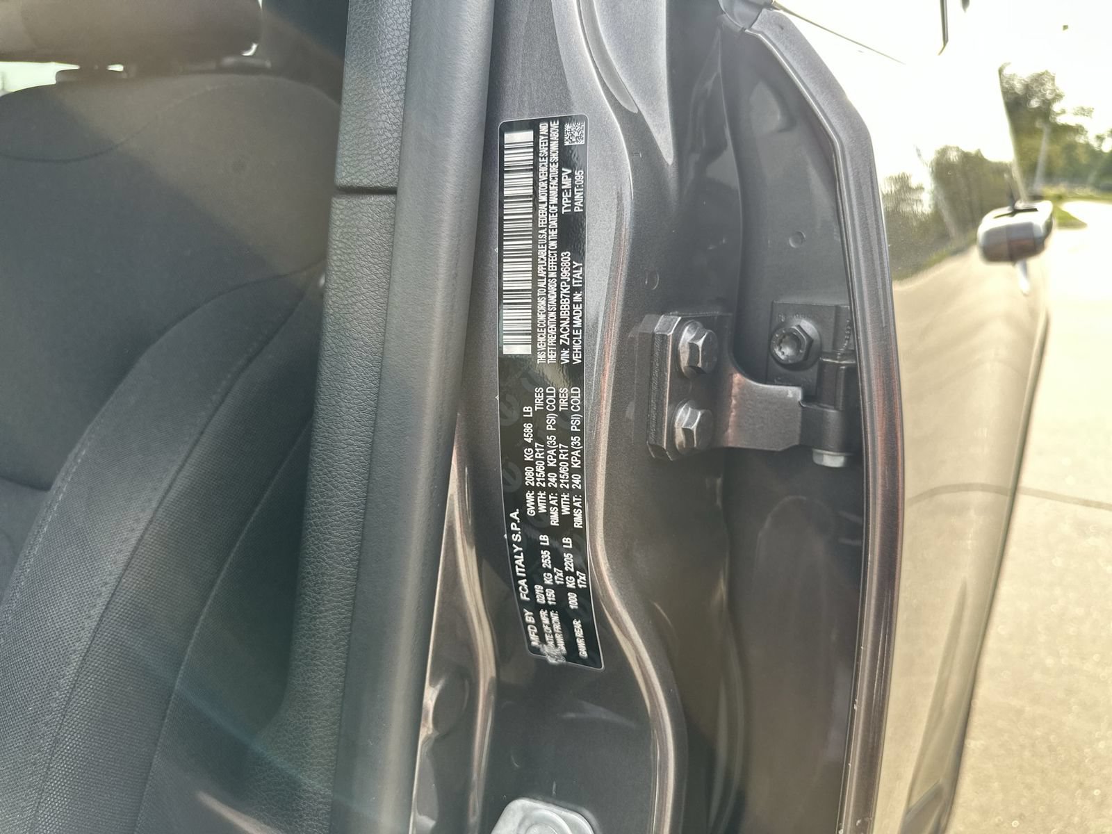 Used 2019 Jeep Renegade Latitude w/ Cold Weather Group AWD/4WD image 34