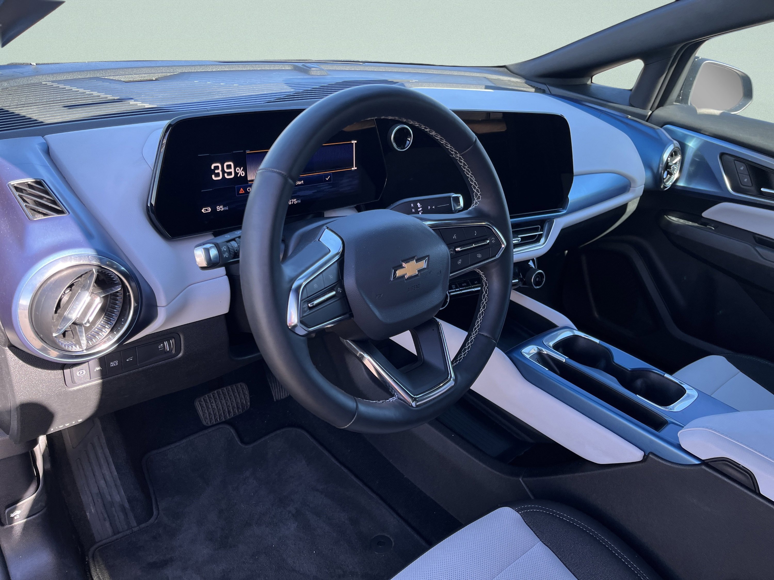 Used 2025 Chevrolet Equinox EV LT image 17