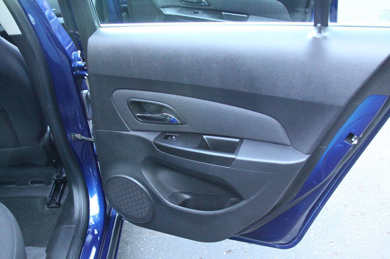 Used 2012 Chevrolet Cruze LT FWD image 18