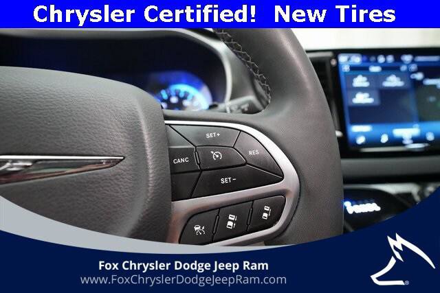 Certified 2024 Chrysler Pacifica Touring-L image 19
