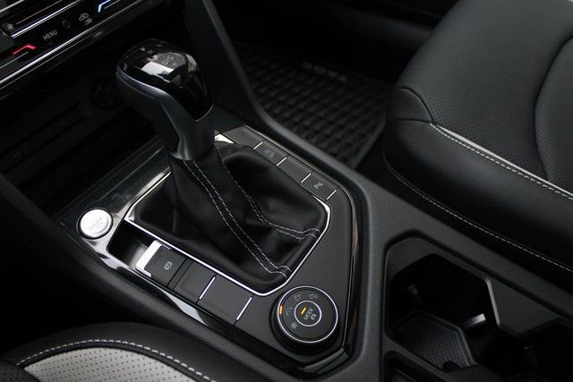 New 2025 Volkswagen Taos SEL image 8