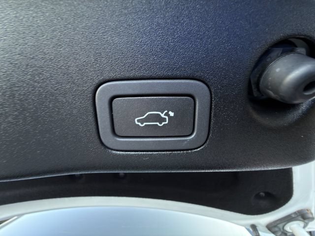 Used 2015 Jaguar XJ L Portfolio RWD image 30