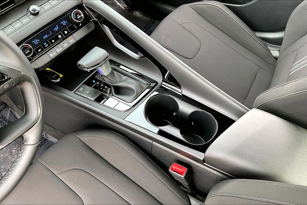 Certified 2025 Hyundai Elantra SEL image 15