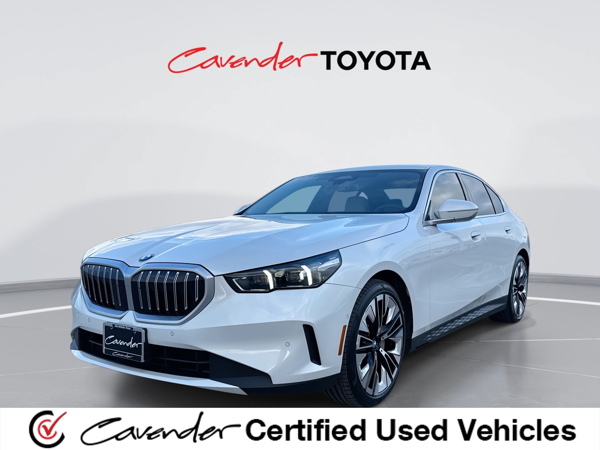 Used 2024 BMW 530i w/ Convenience Package RWD image 1