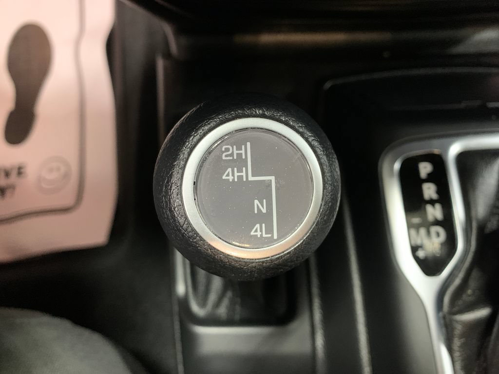 Used 2023 Jeep Gladiator Sport AWD/4WD image 25