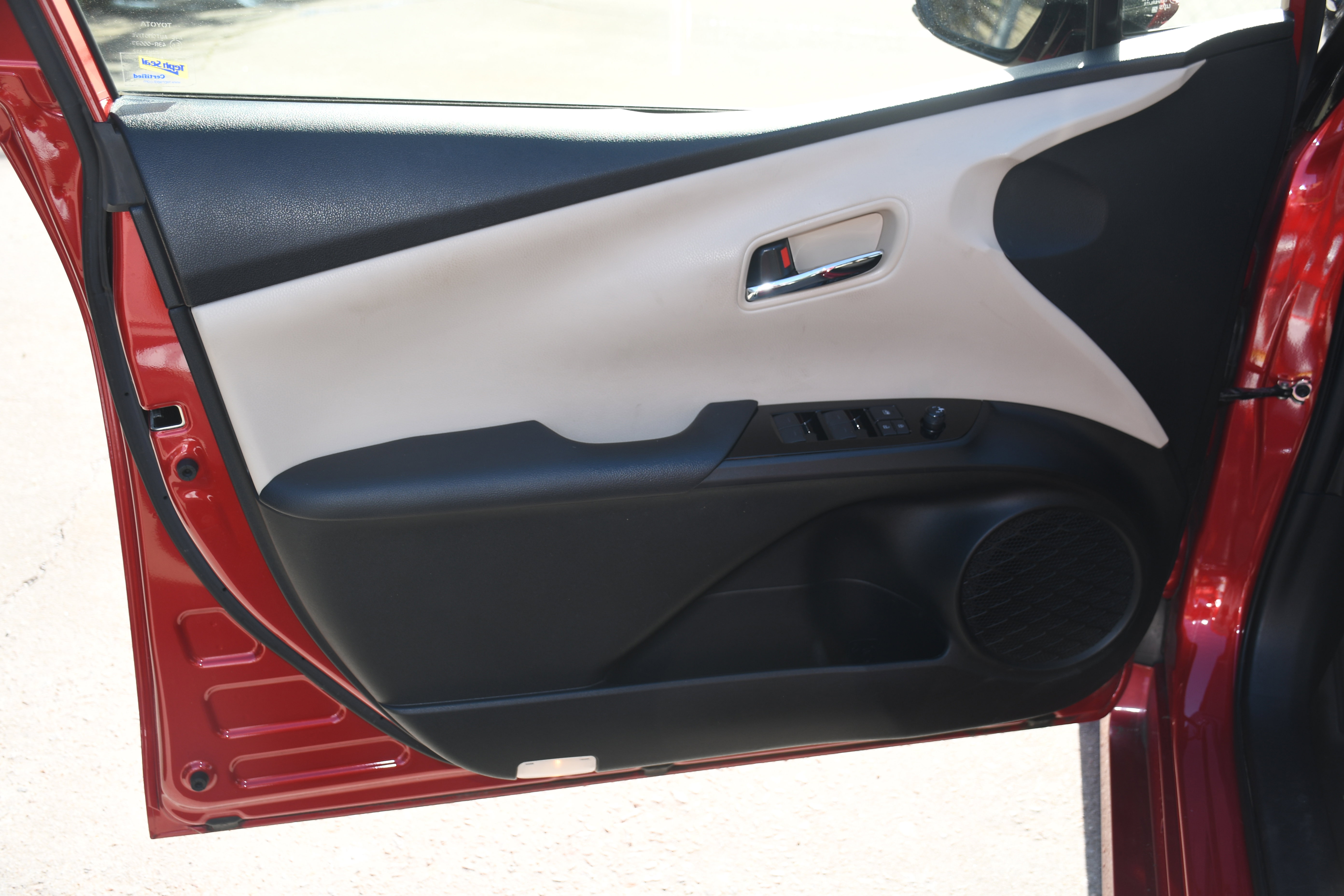 Certified 2020 Toyota Prius LE image 9