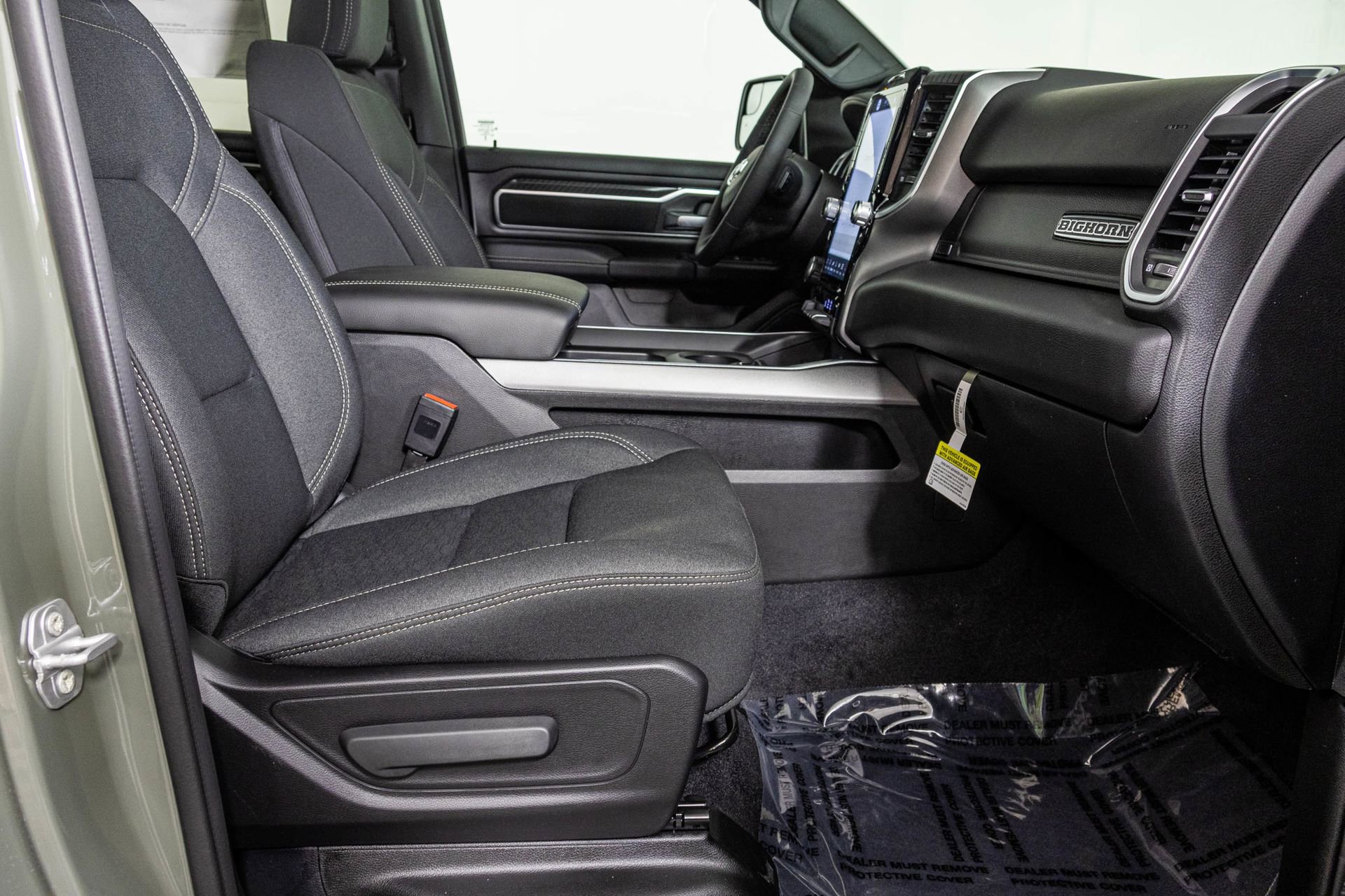 New 2026 RAM 1500 4x4 Crew Cab image 39