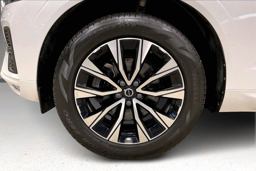 Certified 2023 Volvo XC60 B5 Core image 32