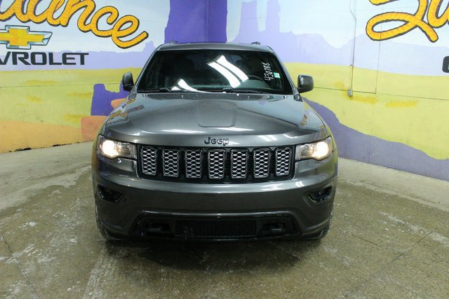 Used 2020 Jeep Grand Cherokee Altitude image 4