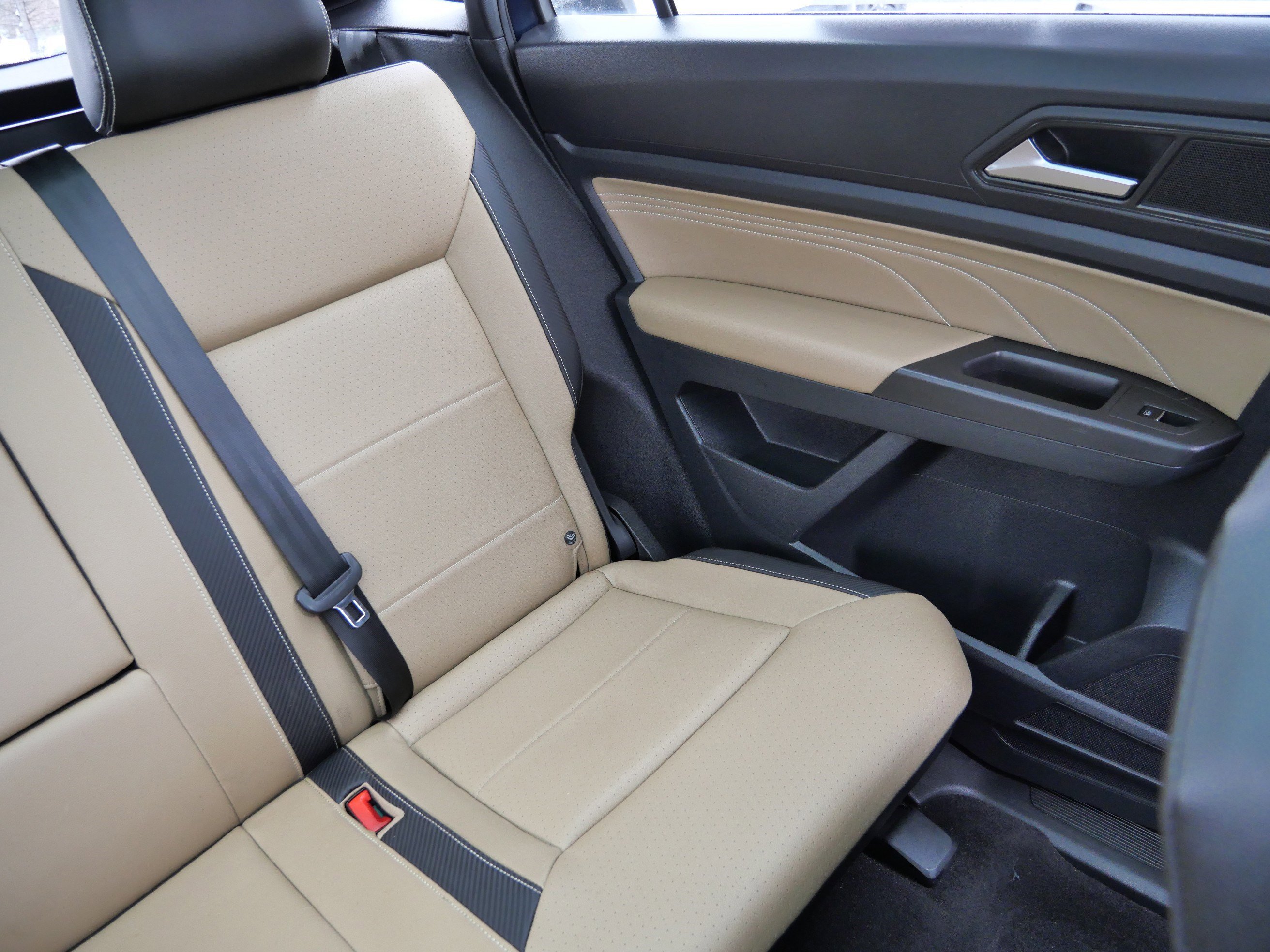 Used 2022 Volkswagen Atlas Cross Sport SEL R-Line image 14