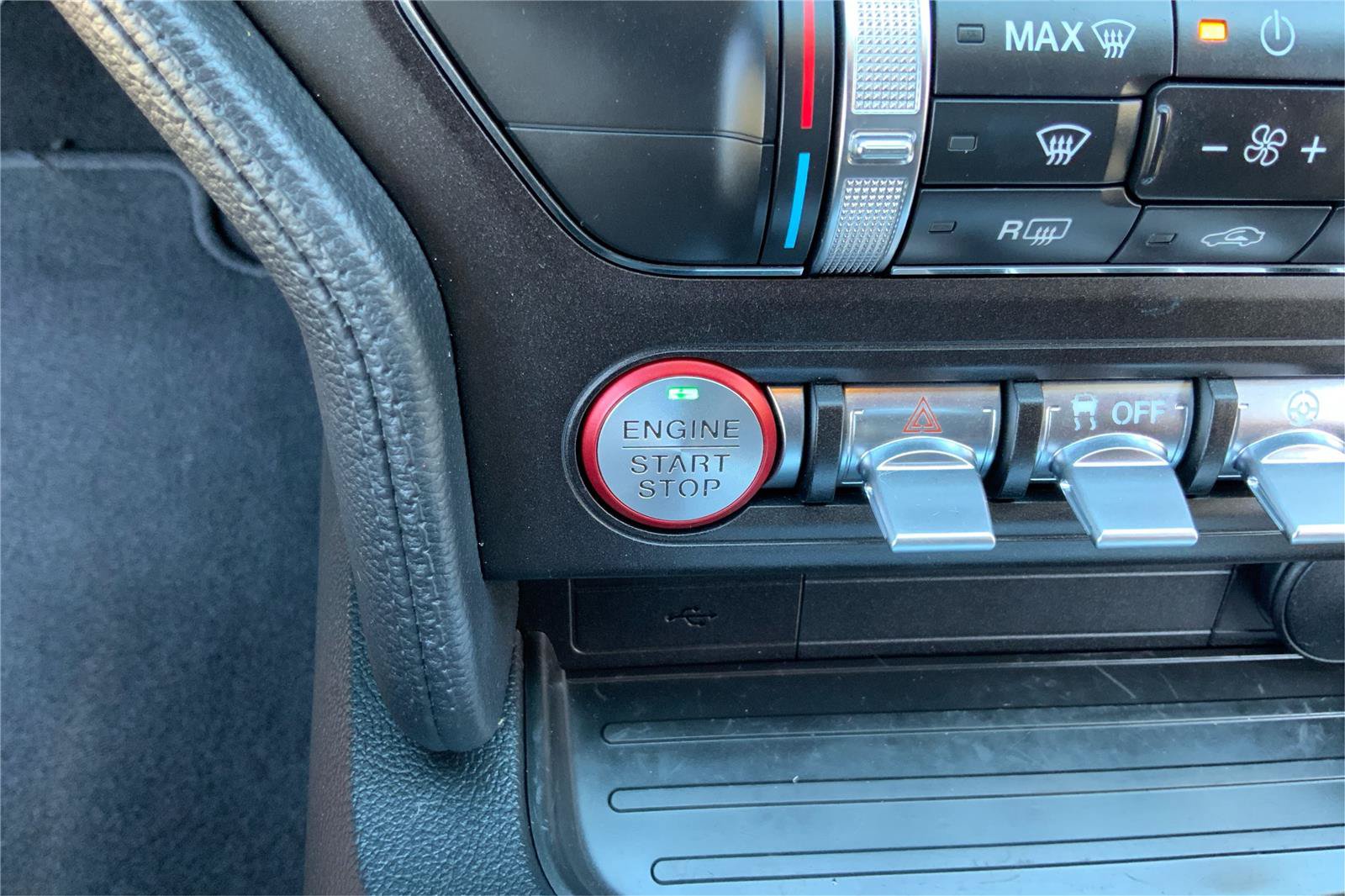 Used 2019 Ford Mustang Convertible w/ Equipment Group 101A RWD image 32