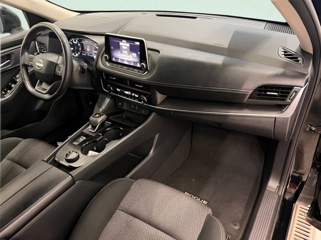 Used 2025 Nissan Rogue SV AWD/4WD image 14