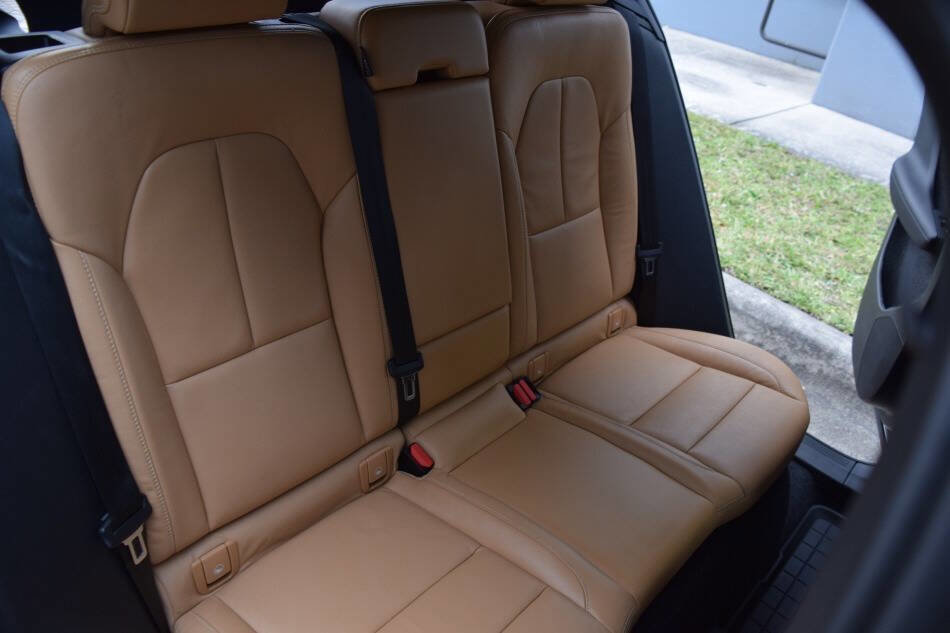 Used 2020 Volvo XC40 T5 Momentum w/ Protection Package Premier image 48