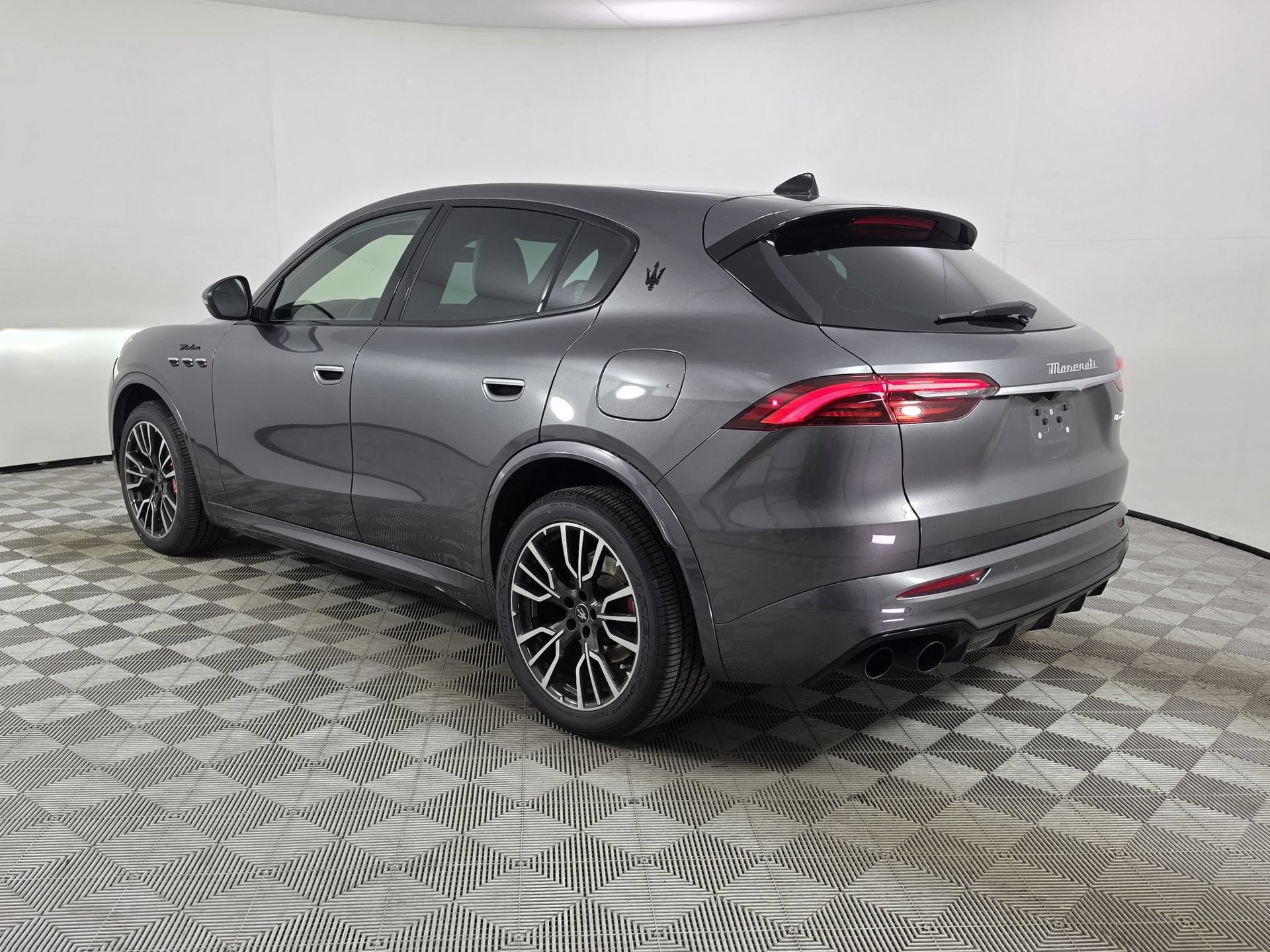 Used 2023 Maserati Grecale Modena AWD/4WD image 37